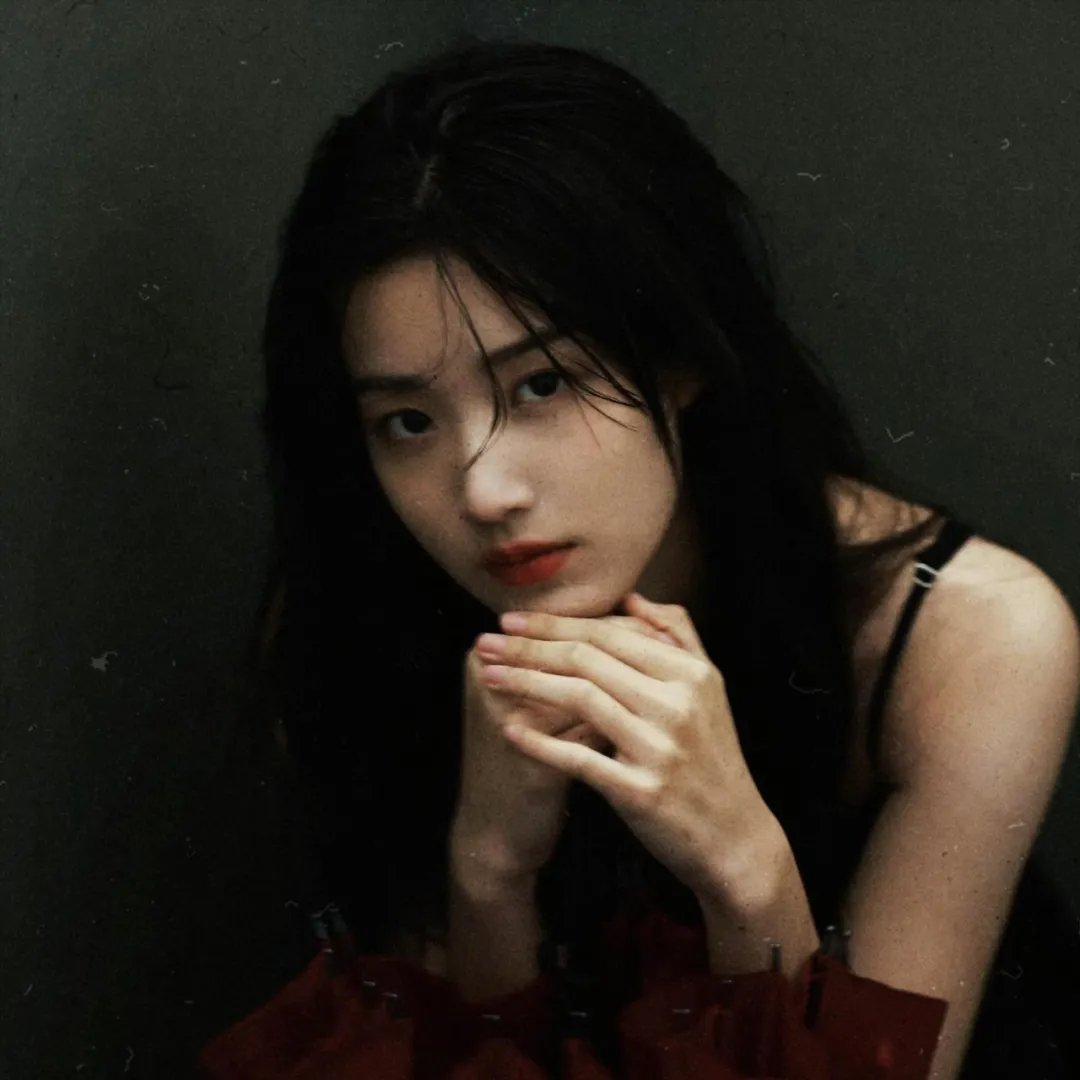 会画少年的天空